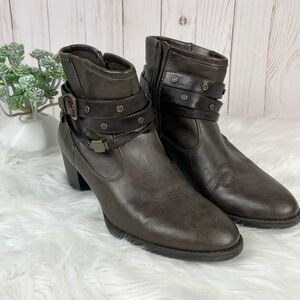 White Mountain Stylish Brown Ankle Boots